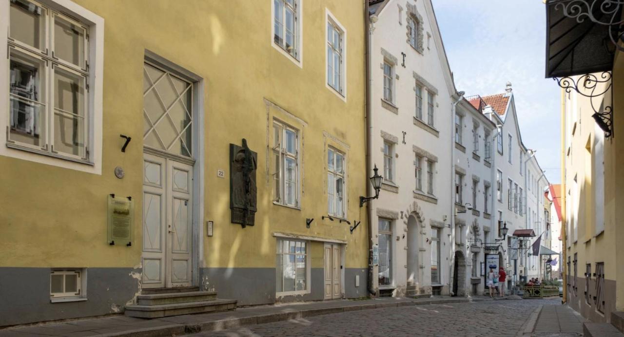 Spacious Studio Apartment In The Heart Of Old Town Tallinn Dış mekan fotoğraf